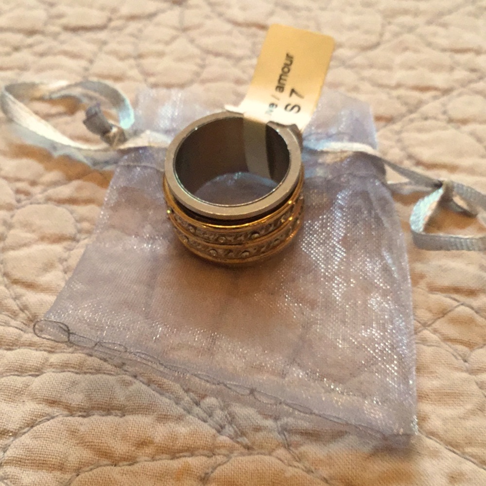 Love/amour ring. NWOT